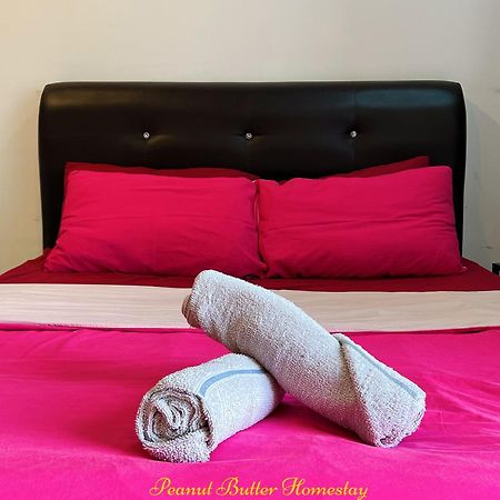 Peanut Butter Homestay #Trefoil Setia City Сетия Алам Екстериор снимка