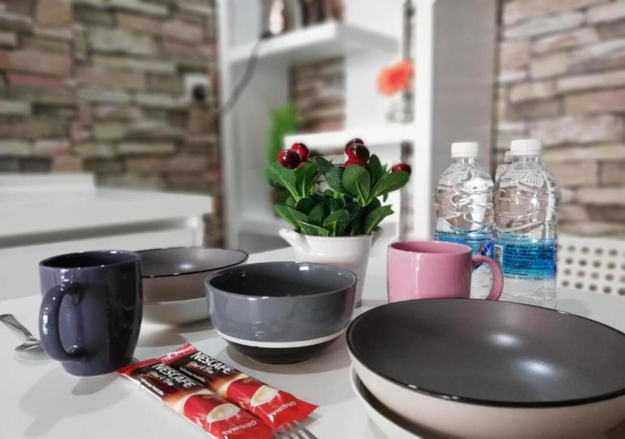 Peanut Butter Homestay #Trefoil Setia City Сетия Алам Екстериор снимка
