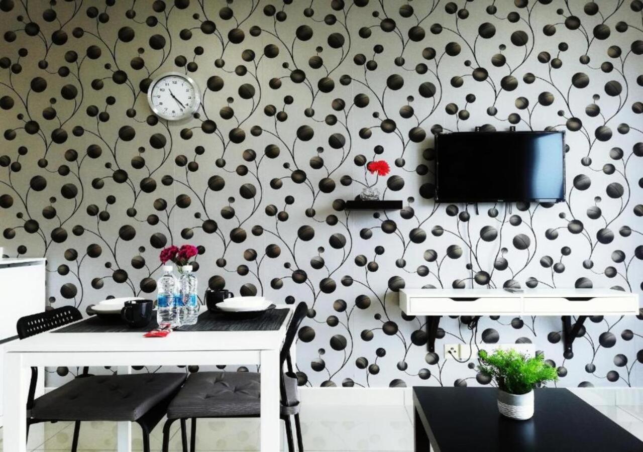 Peanut Butter Homestay #Trefoil Setia City Сетия Алам Екстериор снимка