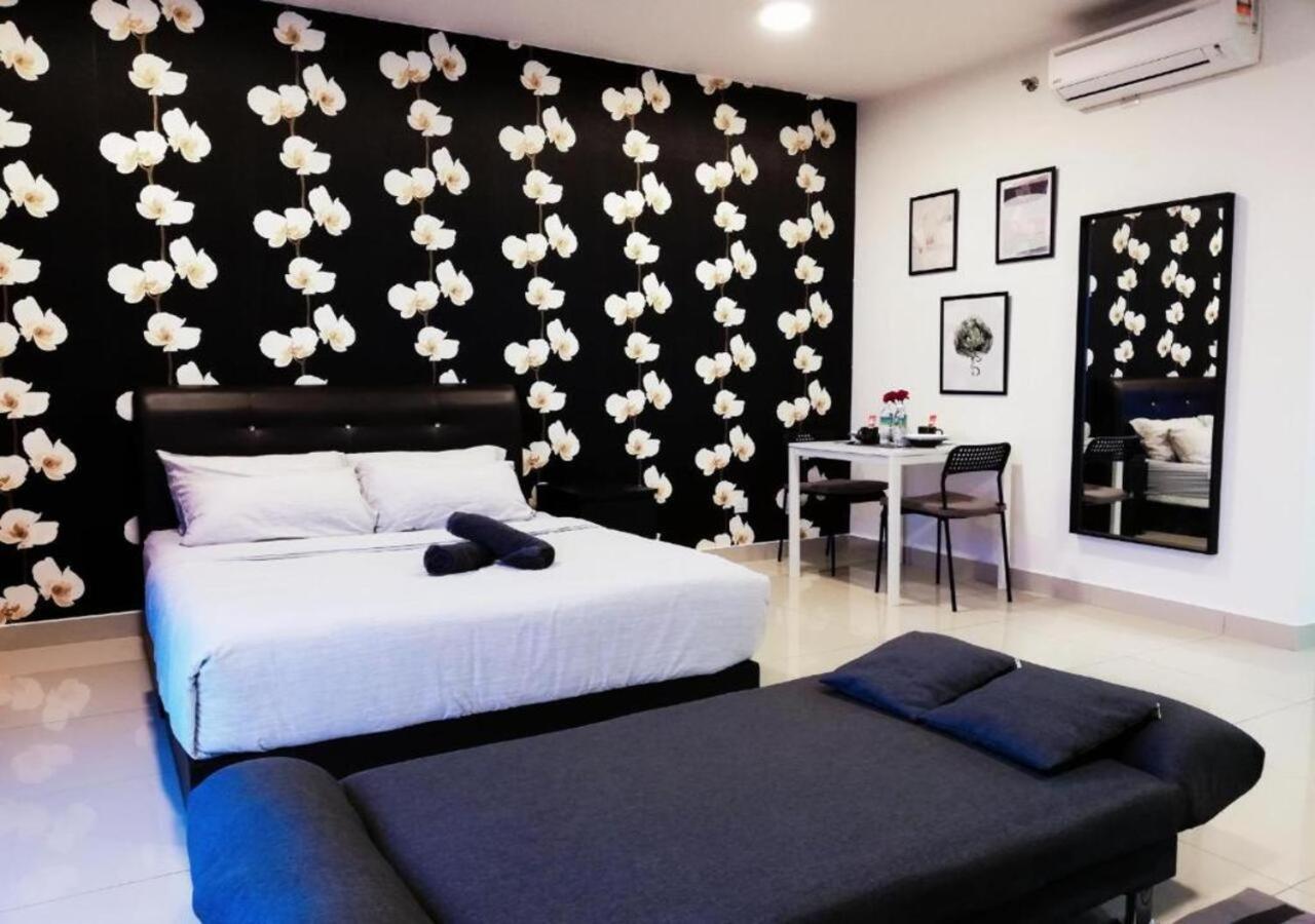 Peanut Butter Homestay #Trefoil Setia City Сетия Алам Екстериор снимка
