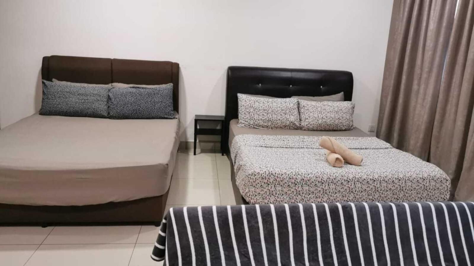 Peanut Butter Homestay #Trefoil Setia City Сетия Алам Екстериор снимка